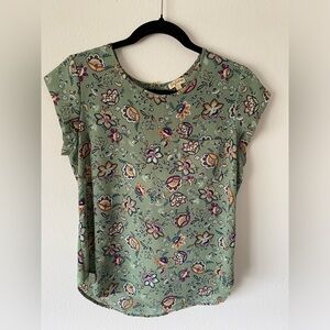 Lily White Floral Short Sleeve